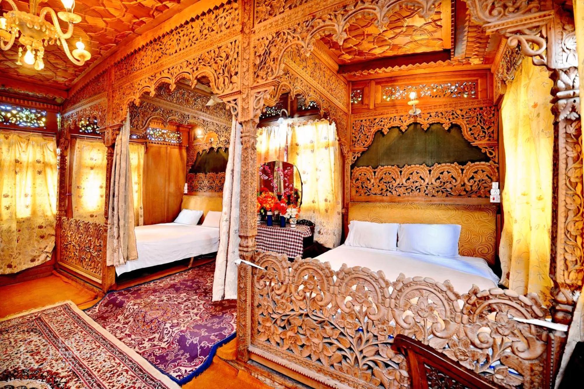 Amina Group Of Houseboats Hotell Srīnagar Exteriör bild