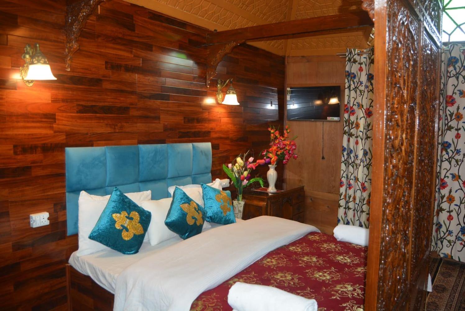 Amina Group Of Houseboats Hotell Srīnagar Exteriör bild