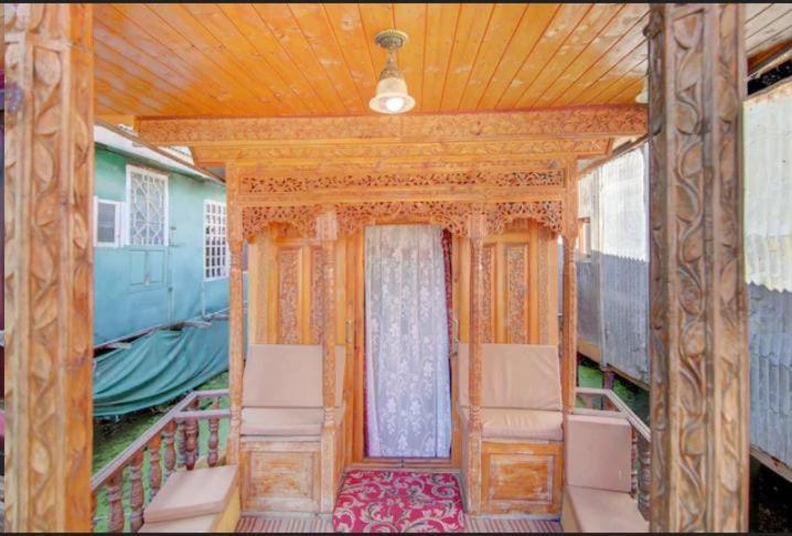 Amina Group Of Houseboats Hotell Srīnagar Exteriör bild