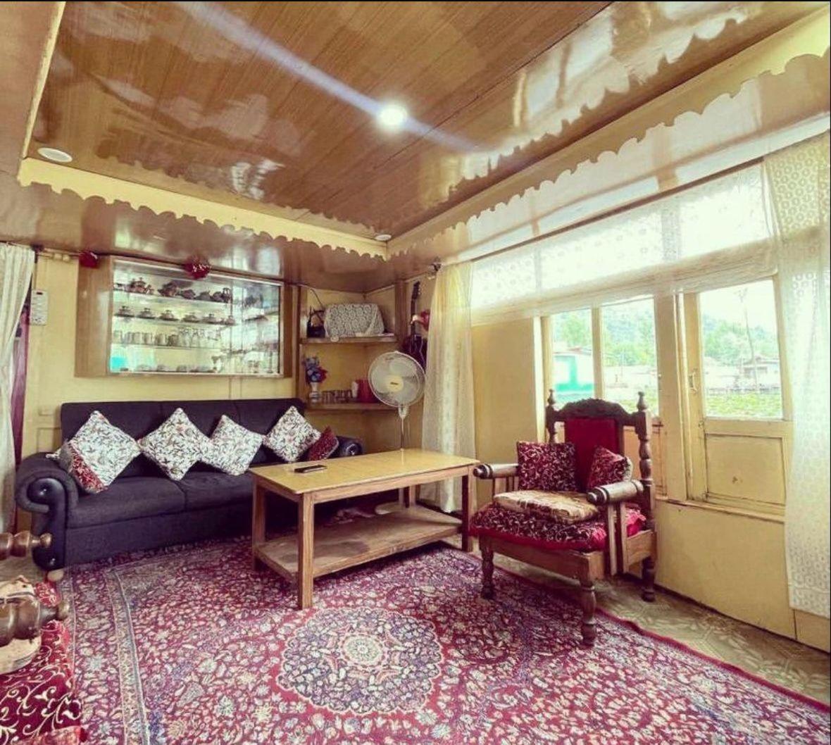 Amina Group Of Houseboats Hotell Srīnagar Exteriör bild