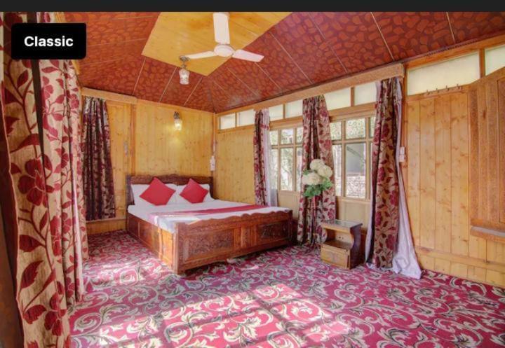 Amina Group Of Houseboats Hotell Srīnagar Exteriör bild