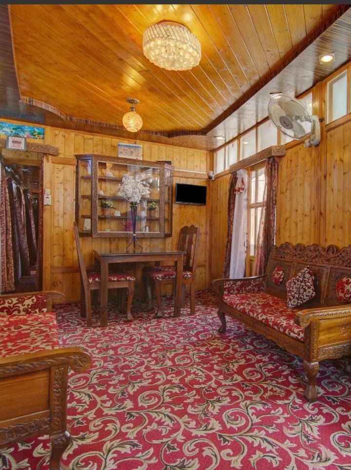 Amina Group Of Houseboats Hotell Srīnagar Exteriör bild